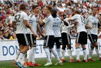 阿贾克斯迎全明星赛关键赛；今夜刷新队史纪录；球迷炸锅；阵容厚度经受考验的简单介绍