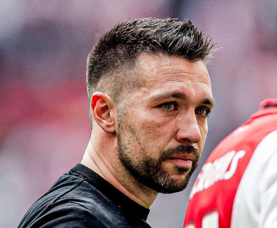 包含转折点！阿贾克斯止住颓势，荷甲集结日攻防权衡，更衣室稳定，更衣室氛围转暖的词条-9体育